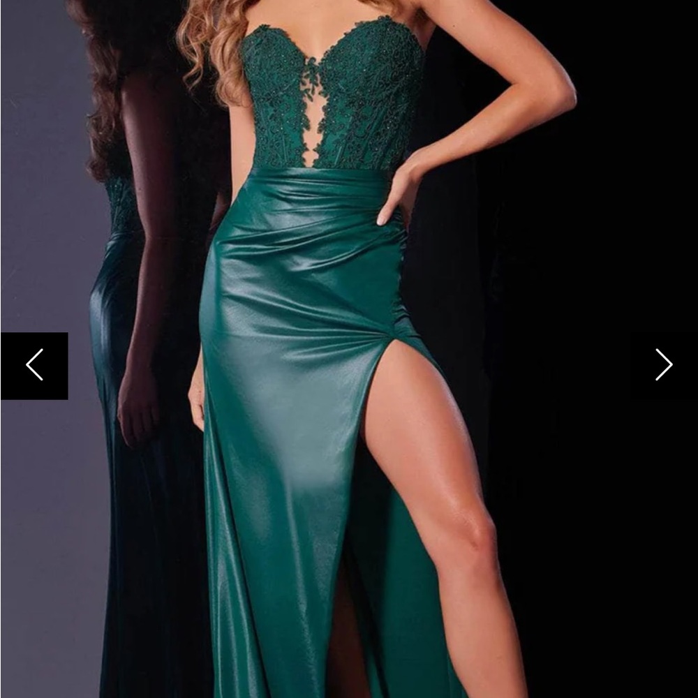 Elegant Green Lace Evening Dress